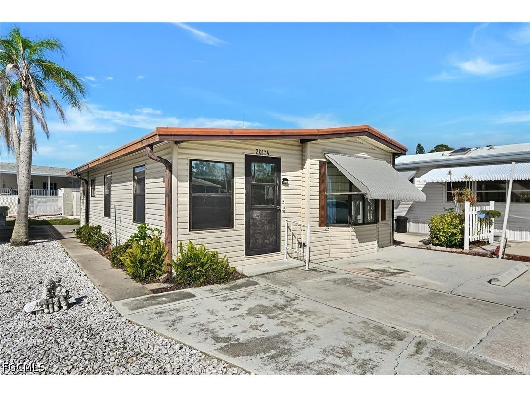 20124 Plum Tree Lane Estero FL 33928 2026013536 image3