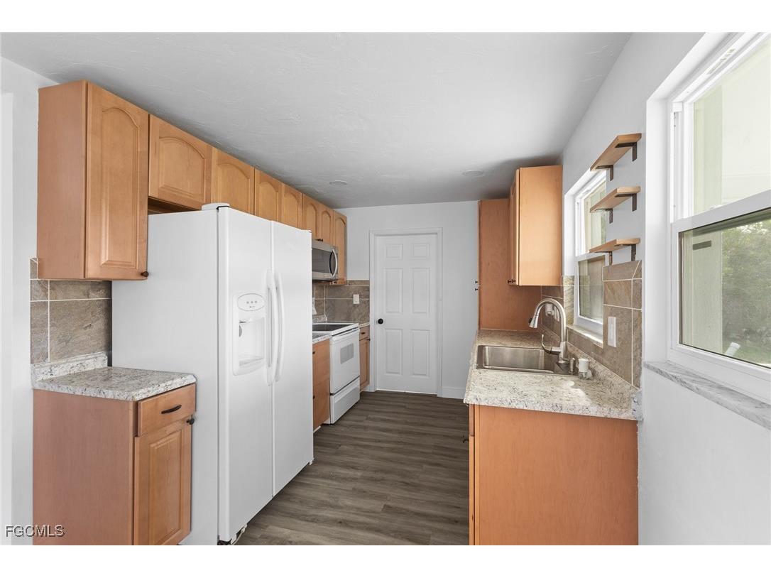 2014 SE 12th Terrace Cape Coral FL 33990 2025014338 image10