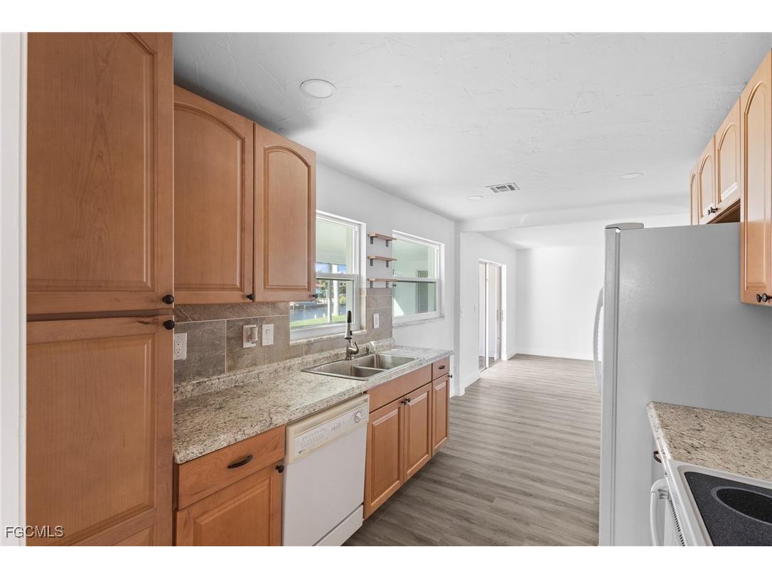 2014 SE 12th Terrace Cape Coral FL 33990 2025014338 image11