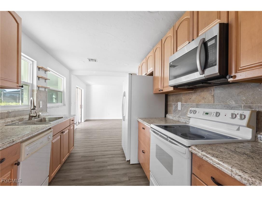 2014 SE 12th Terrace Cape Coral FL 33990 2025014338 image12