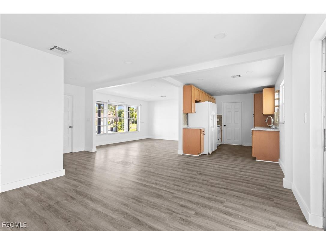 2014 SE 12th Terrace Cape Coral FL 33990 2025014338 image9