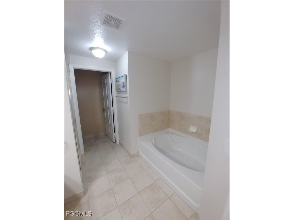 20140 Estero Gardens Circle #204 Estero FL 33928 2025018621 image11