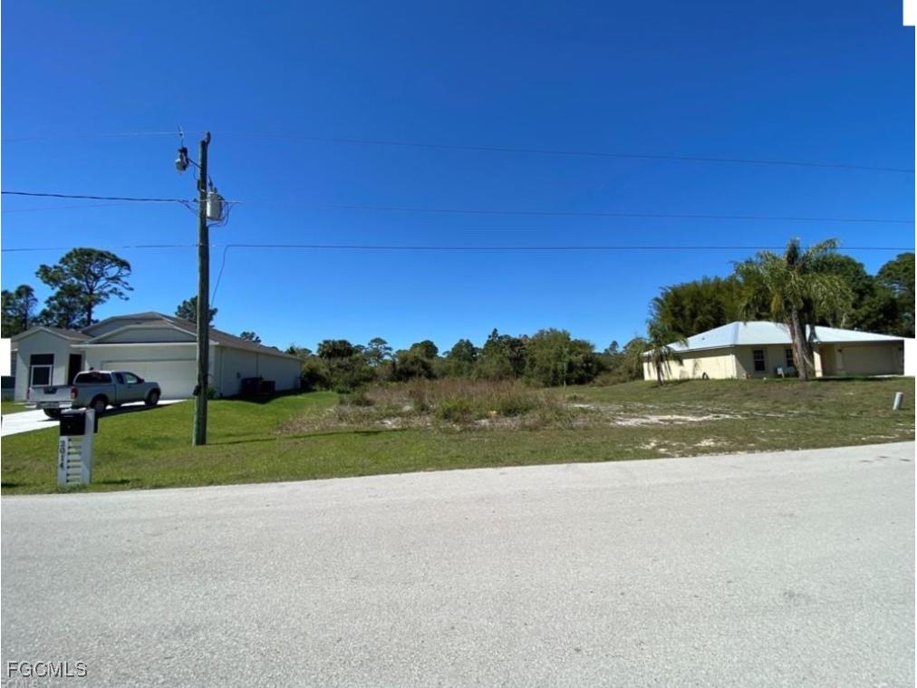 2015 Jackson Avenue Alva FL 33920 2025004054 image1