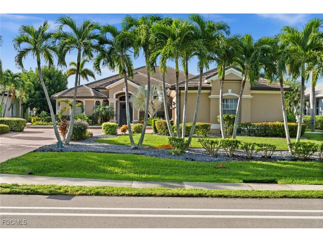 2016 El Dorado Parkway W Cape Coral FL 33914 2025014255 image1
