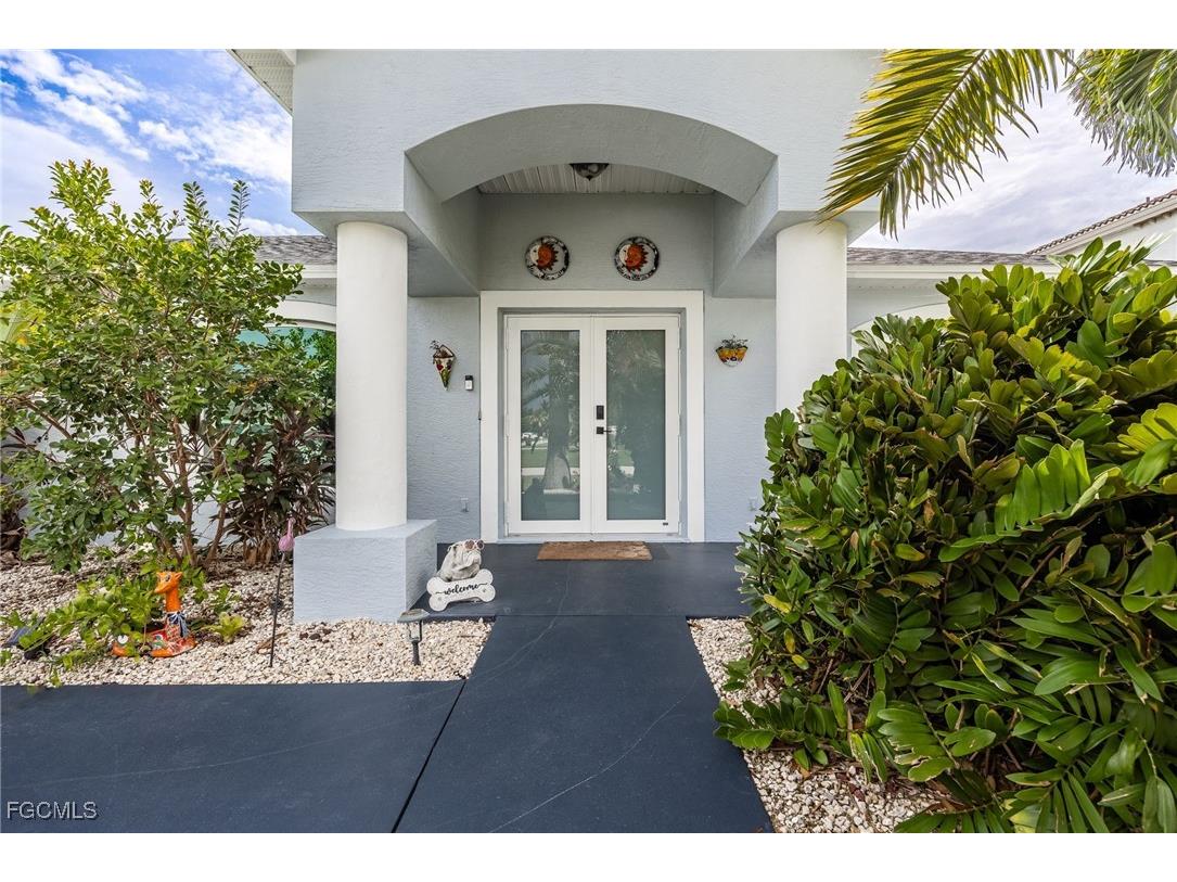 2017 SE 17th Place Cape Coral FL 33990 2025008609 image4