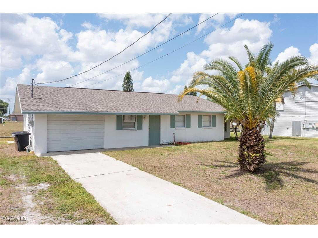 2019 Clarke Avenue Fort Myers FL 33905 2025014575 image1