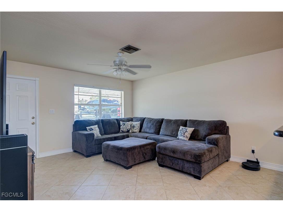 2019 Clarke Avenue Fort Myers FL 33905 2025014575 image4