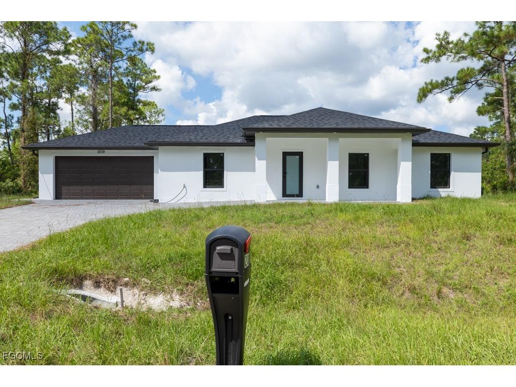 2019 Hamilton Avenue Alva FL 33920 2025011719 image1