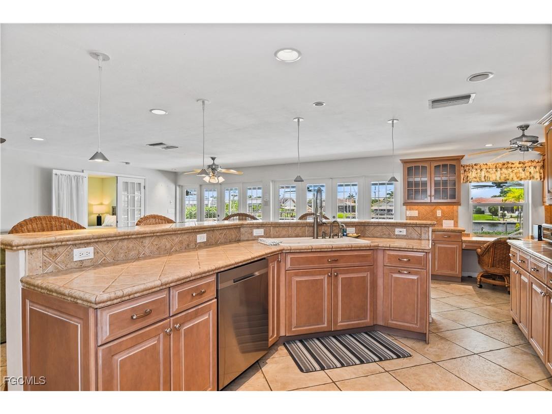 2019 SE 28th Terrace Cape Coral FL 33904 2025014395 image8