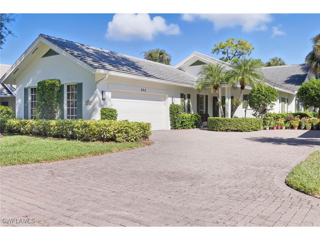202 Edgemere Way S Naples FL 34105 225075687 image1