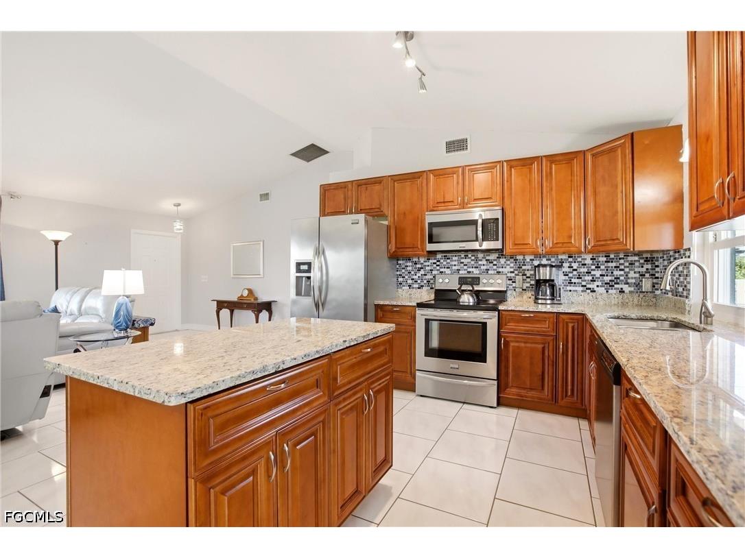202 SE 10th Terrace Cape Coral FL 33990 2026019959 image10