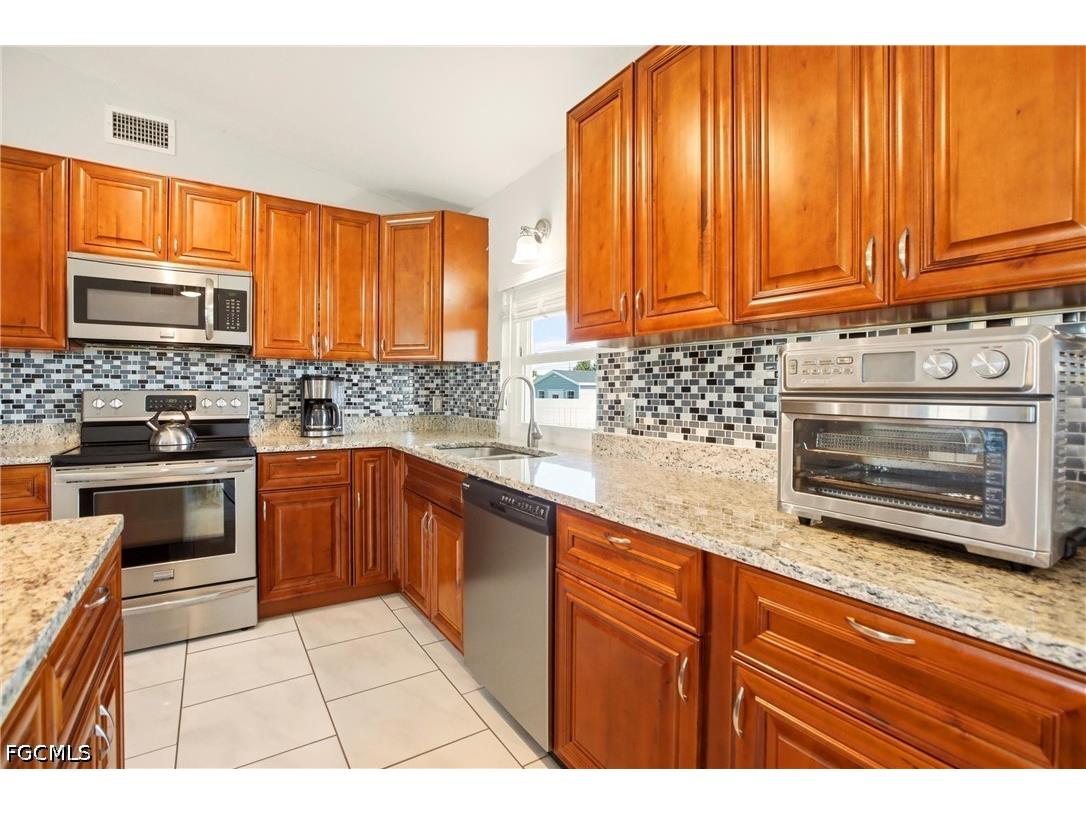202 SE 10th Terrace Cape Coral FL 33990 2026019959 image14