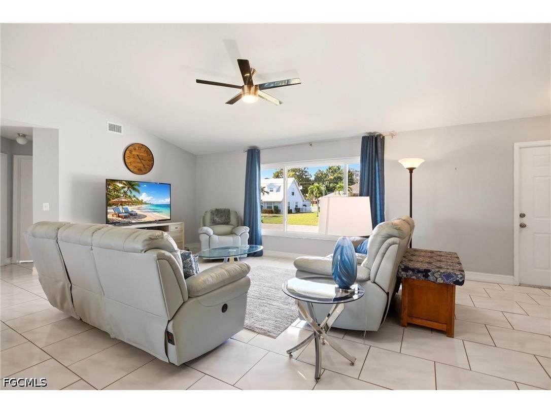 202 SE 10th Terrace Cape Coral FL 33990 2026019959 image4