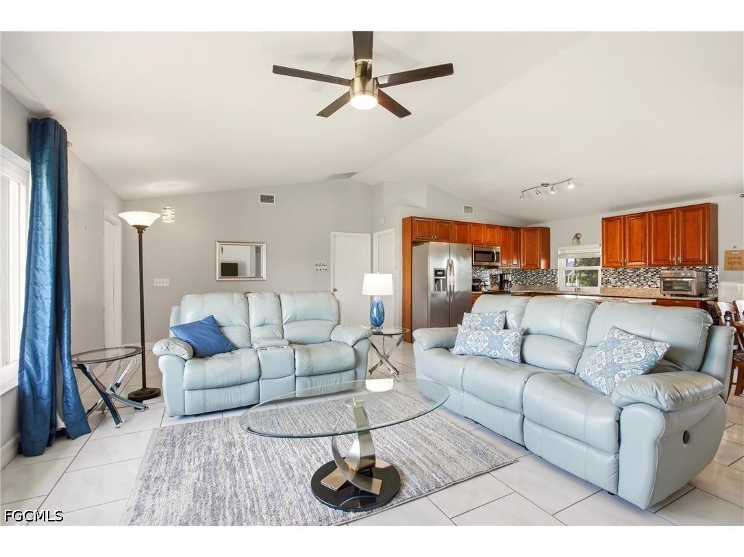 202 SE 10th Terrace Cape Coral FL 33990 2026019959 image6