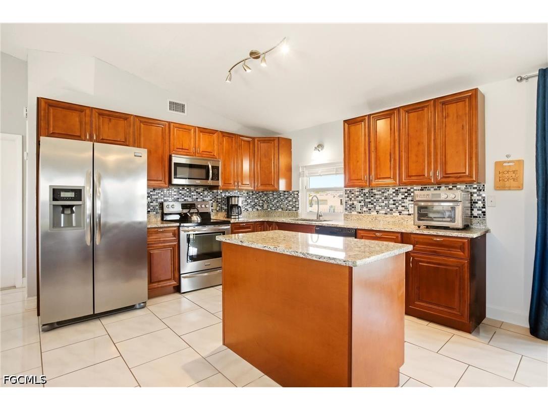 202 SE 10th Terrace Cape Coral FL 33990 2026019959 image9
