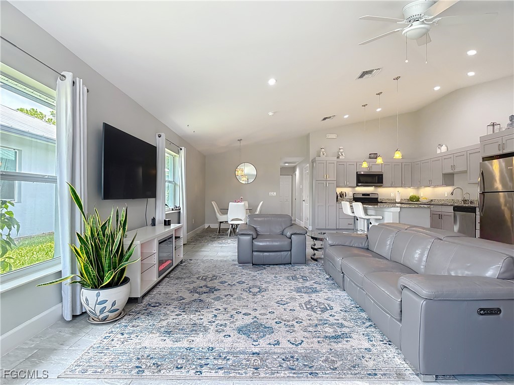 202 Village Circle #20 Labelle FL 33935 2025003918 image4