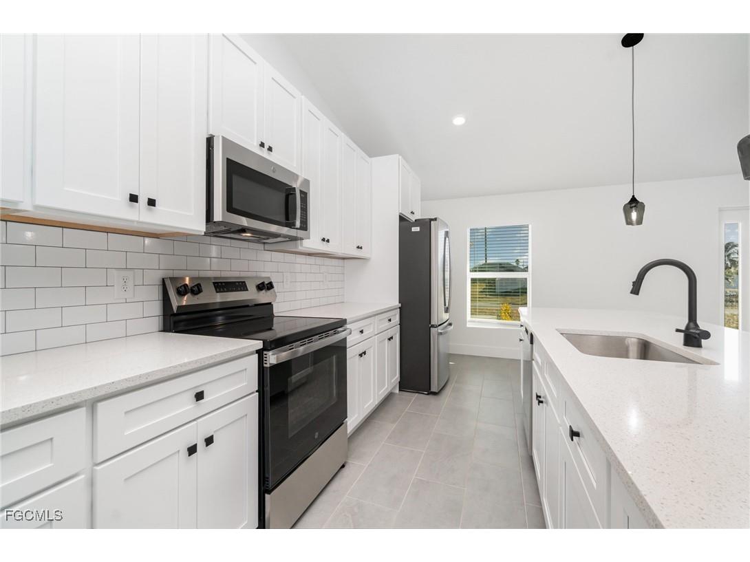 2020 NE 6th Avenue Cape Coral FL 33909 2025020578 image4