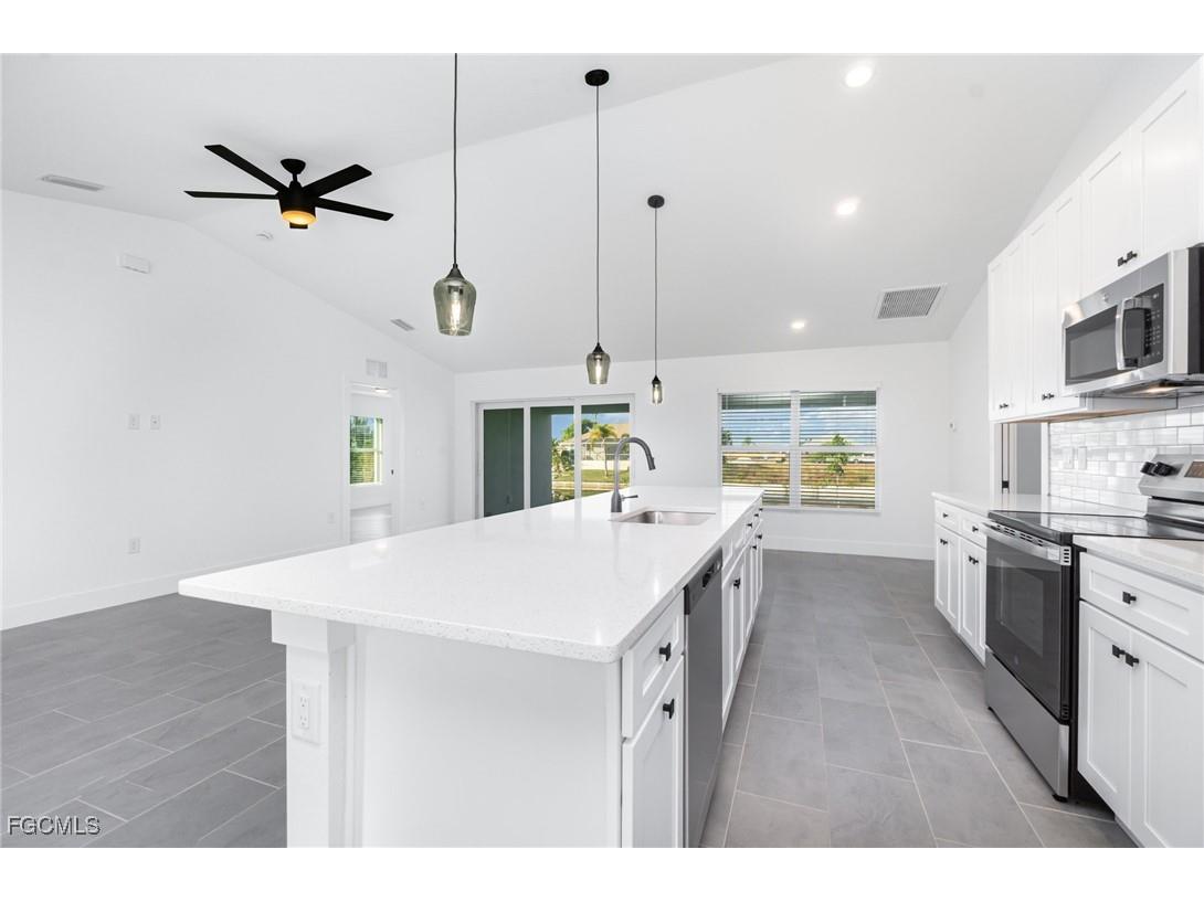 2020 NE 6th Avenue Cape Coral FL 33909 2025020578 image5