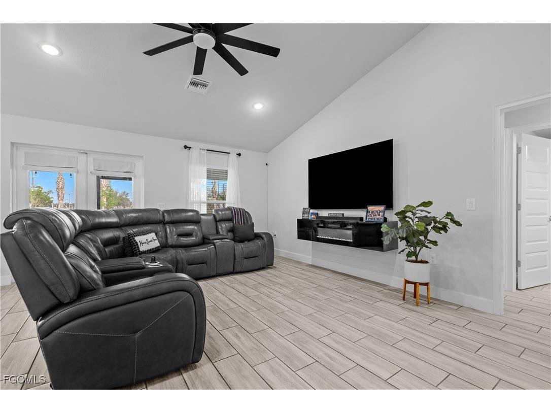 2021 NE 36th Terrace Cape Coral FL 33909 2025024127 image5