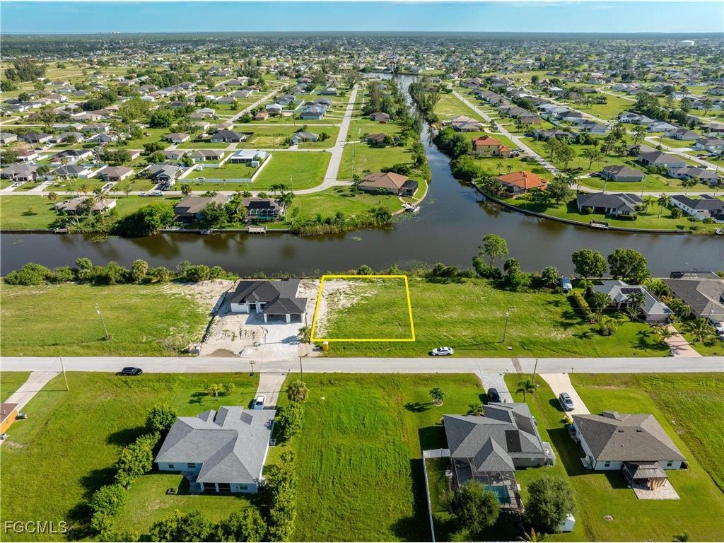 2021 NW 9th Terrace Cape Coral FL 33993 2025007721 image4