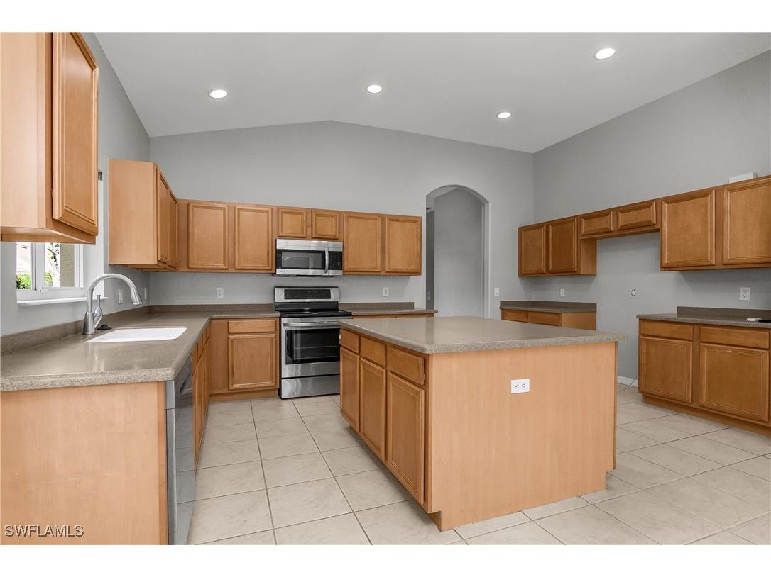 2022 Fairmont Lane Naples FL 34120 225079785 image4