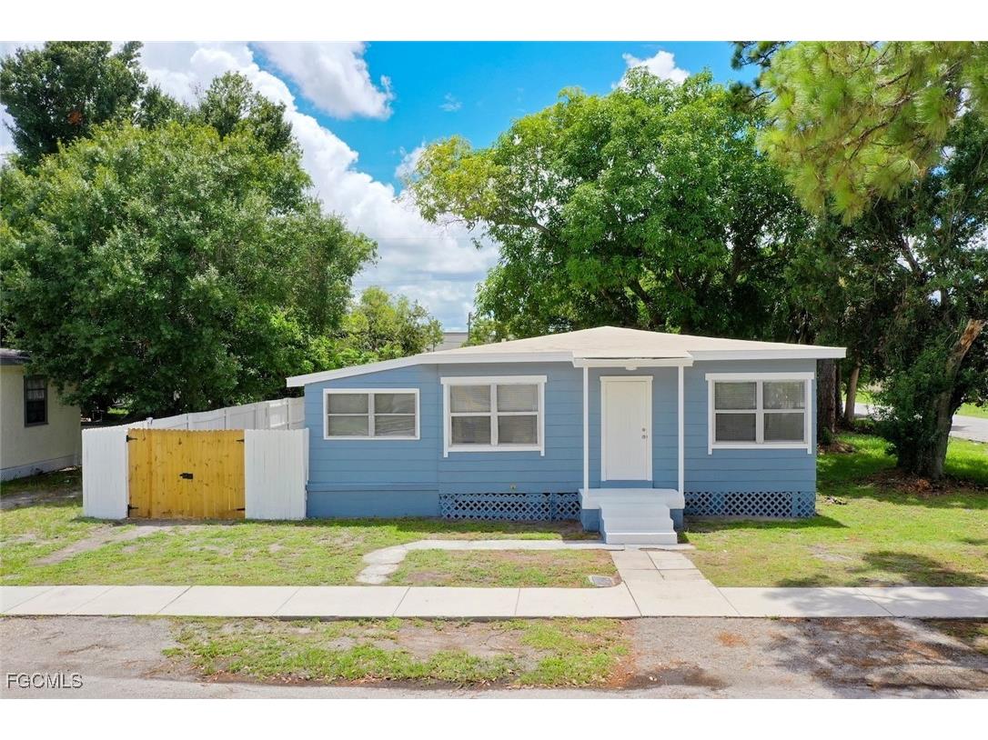 2022 Maple Avenue Fort Myers FL 33901 2025006857 image1