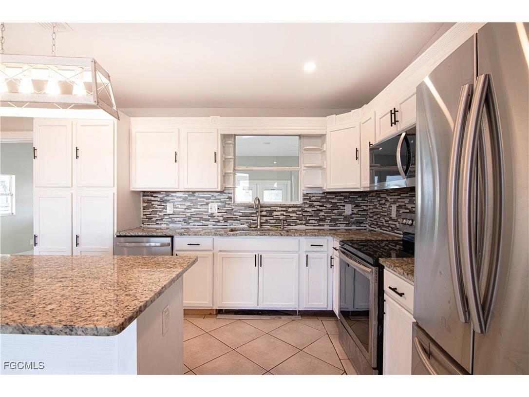 2022 NE 10th Place Cape Coral FL 33909 2025023745 image9