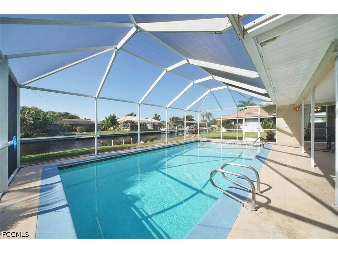 2022 SE 29th Lane Cape Coral FL 33904 2026017276 image1
