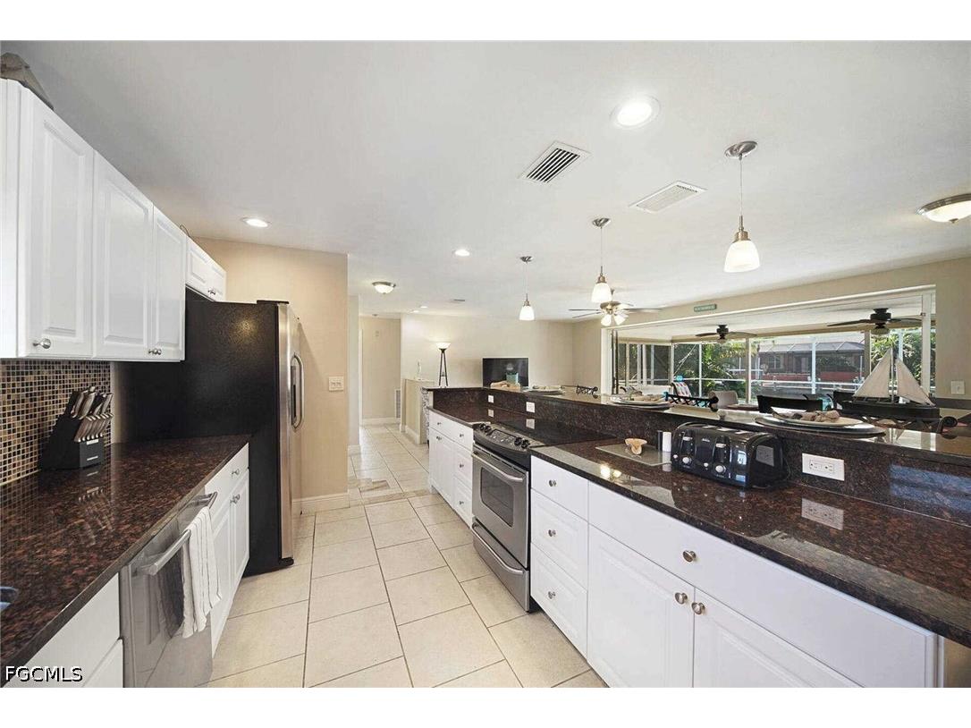 2022 SE 29th Lane Cape Coral FL 33904 2026017276 image10