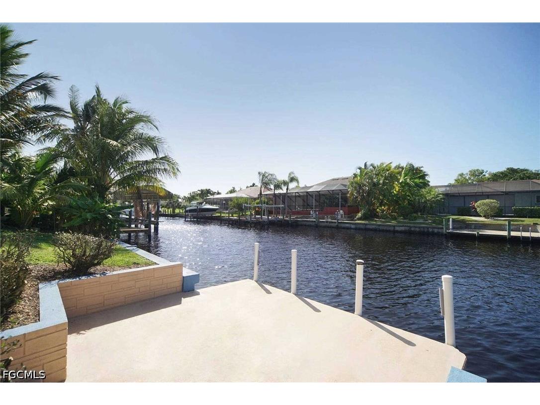 2022 SE 29th Lane Cape Coral FL 33904 2026017276 image4