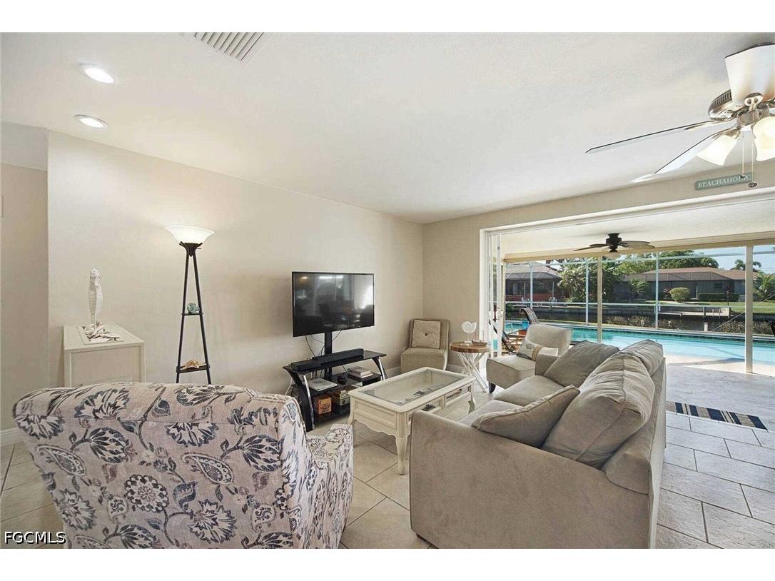 2022 SE 29th Lane Cape Coral FL 33904 2026017276 image7