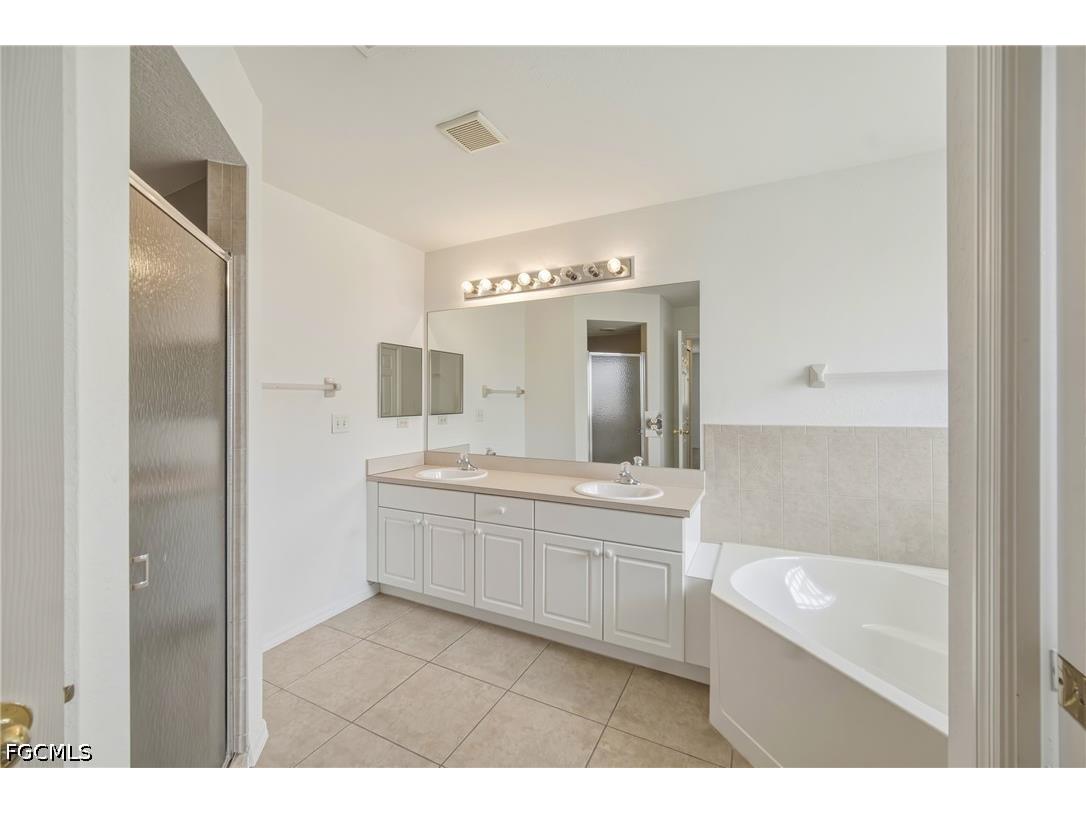 2022 SW 15th Avenue Cape Coral FL 33991 2026026661 image13