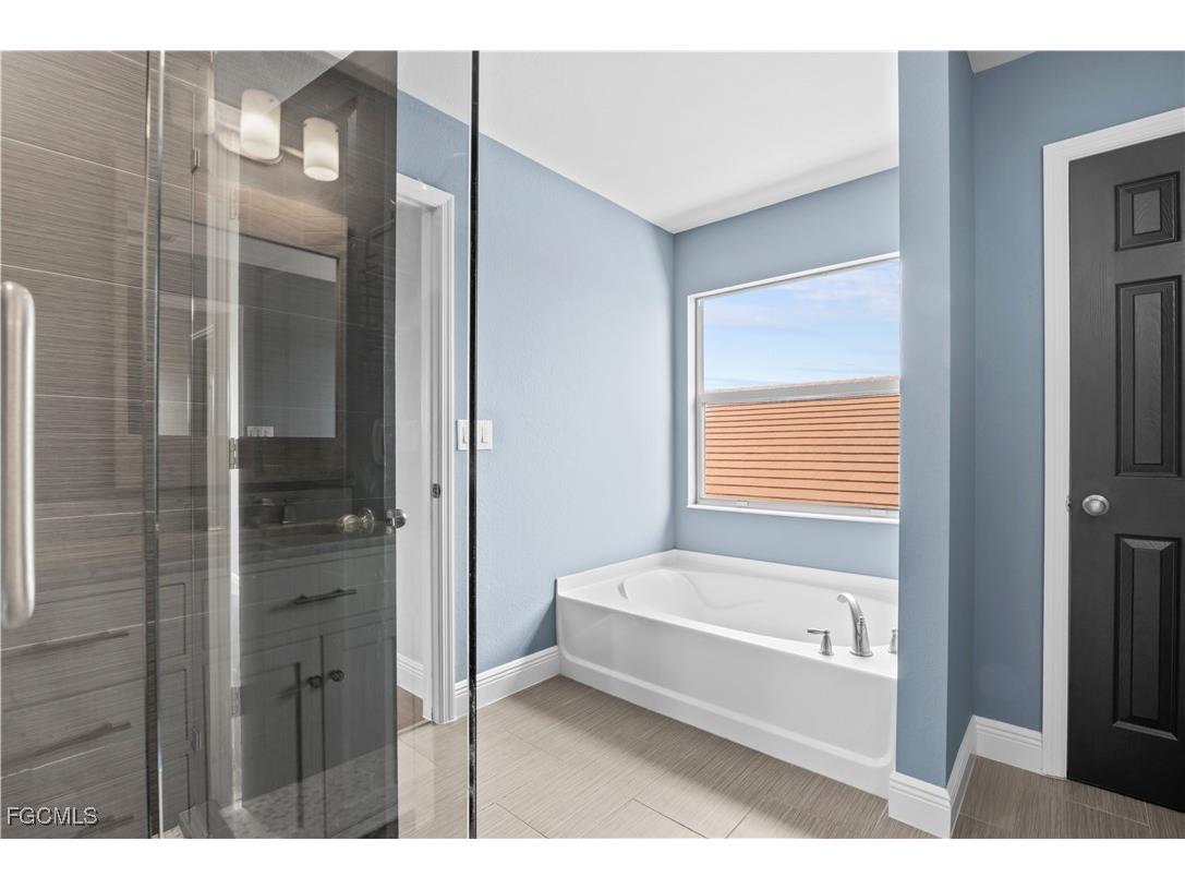 2024 Cape Heather Circle Cape Coral FL 33991 2025010420 image17