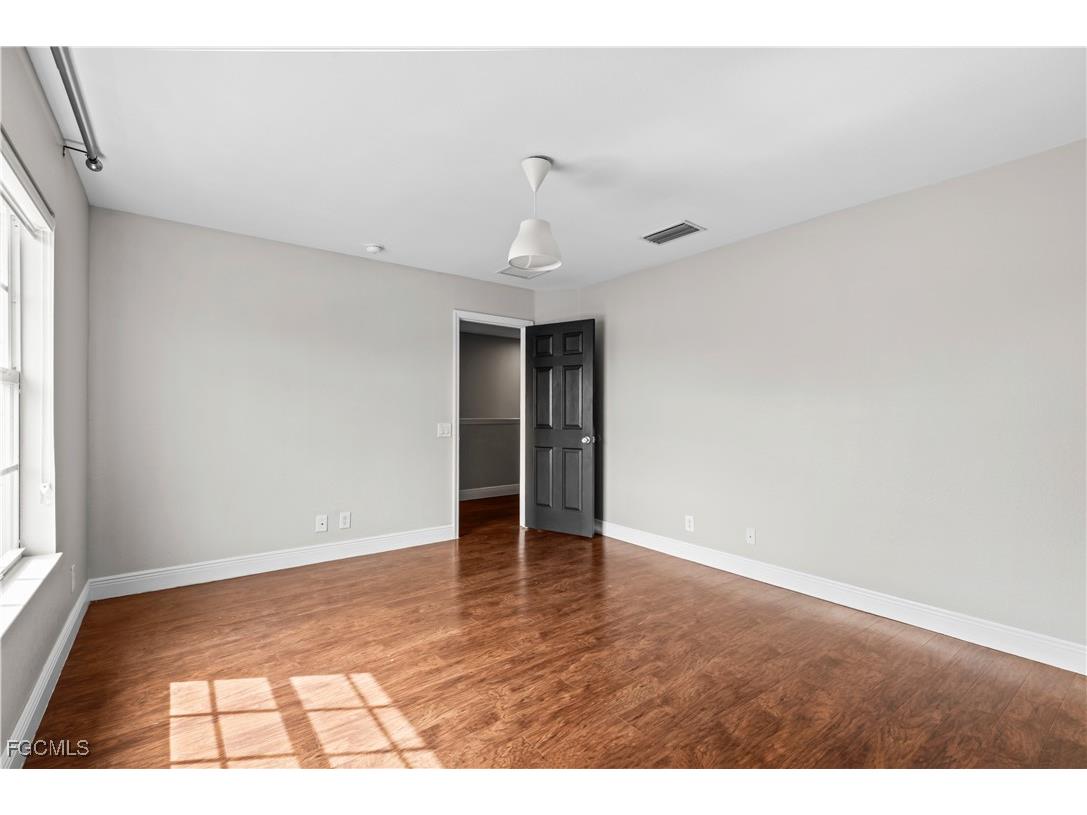 2024 Cape Heather Circle Cape Coral FL 33991 2025010420 image26