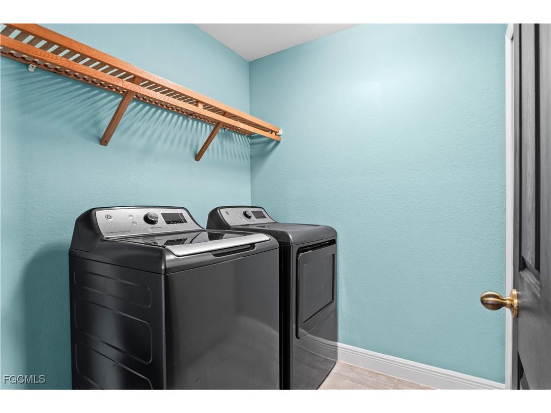 2024 Cape Heather Circle Cape Coral FL 33991 2025010420 image27