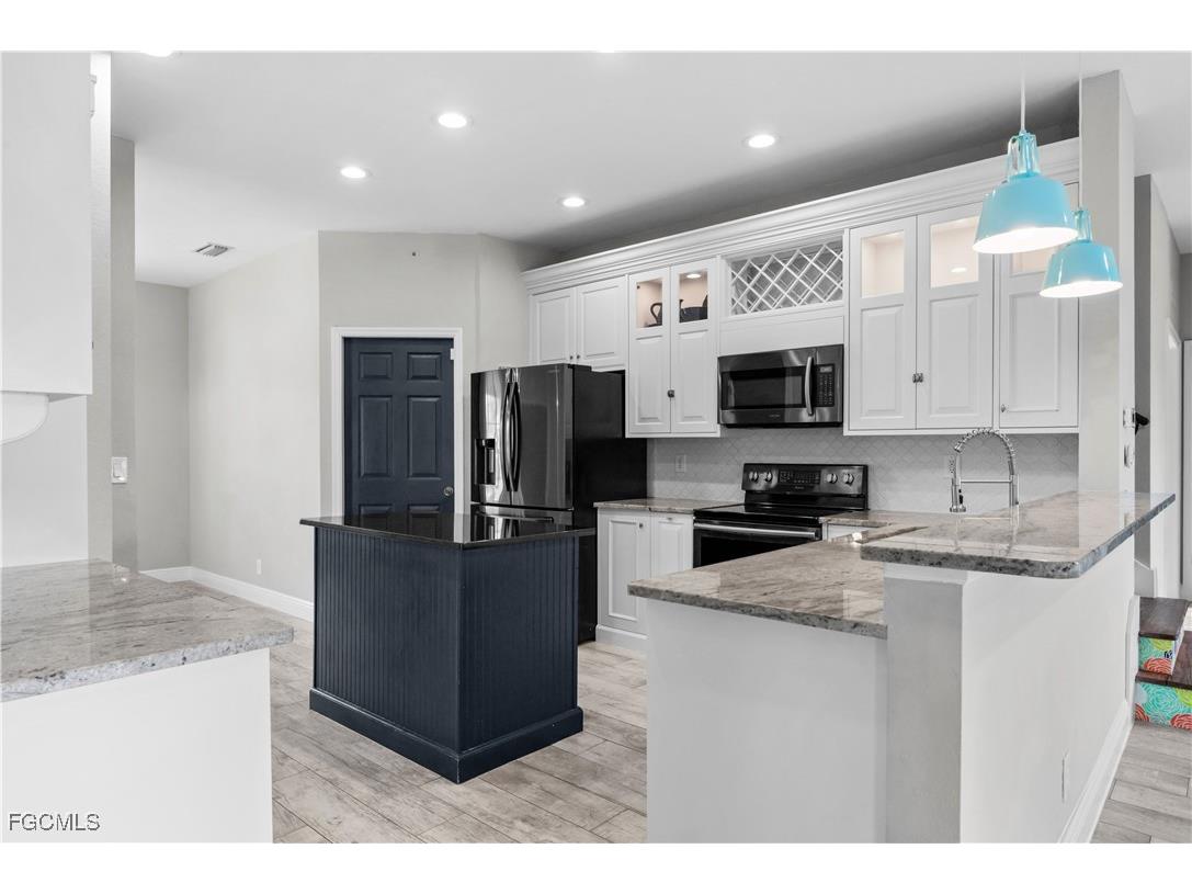 2024 Cape Heather Circle Cape Coral FL 33991 2025010420 image5