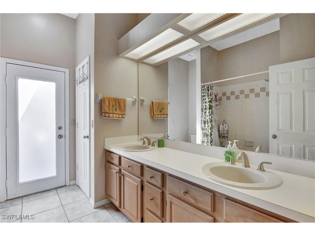 2024 Imperial Circle Naples FL 34110 225029781 image23