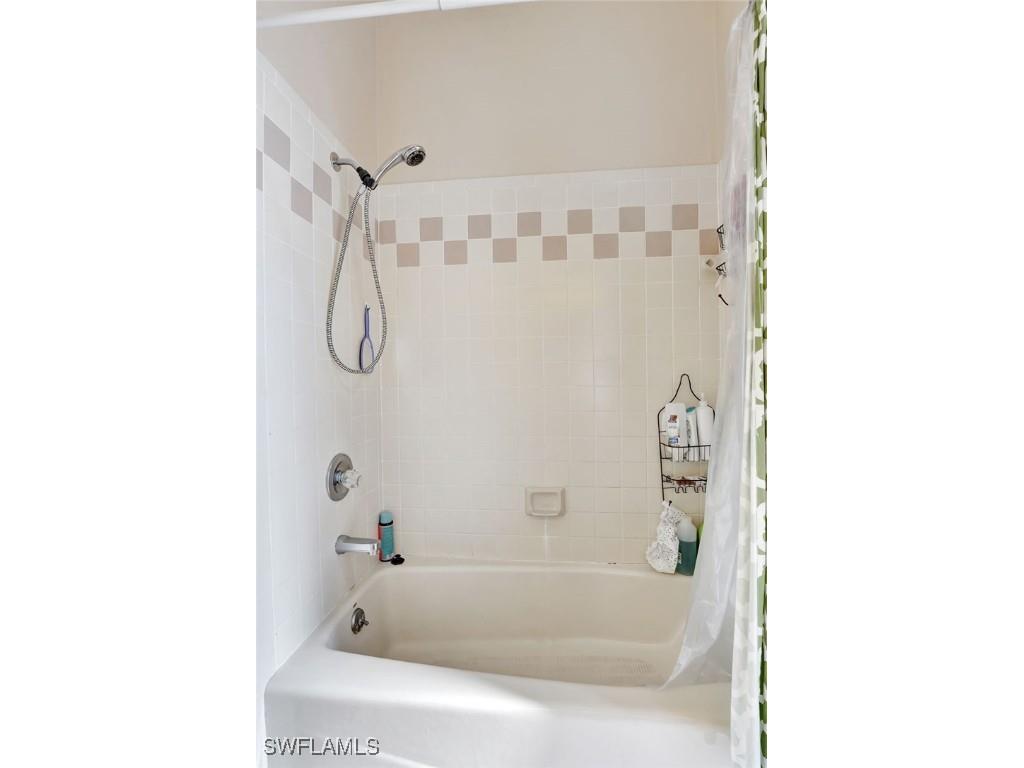 2024 Imperial Circle Naples FL 34110 225029781 image24