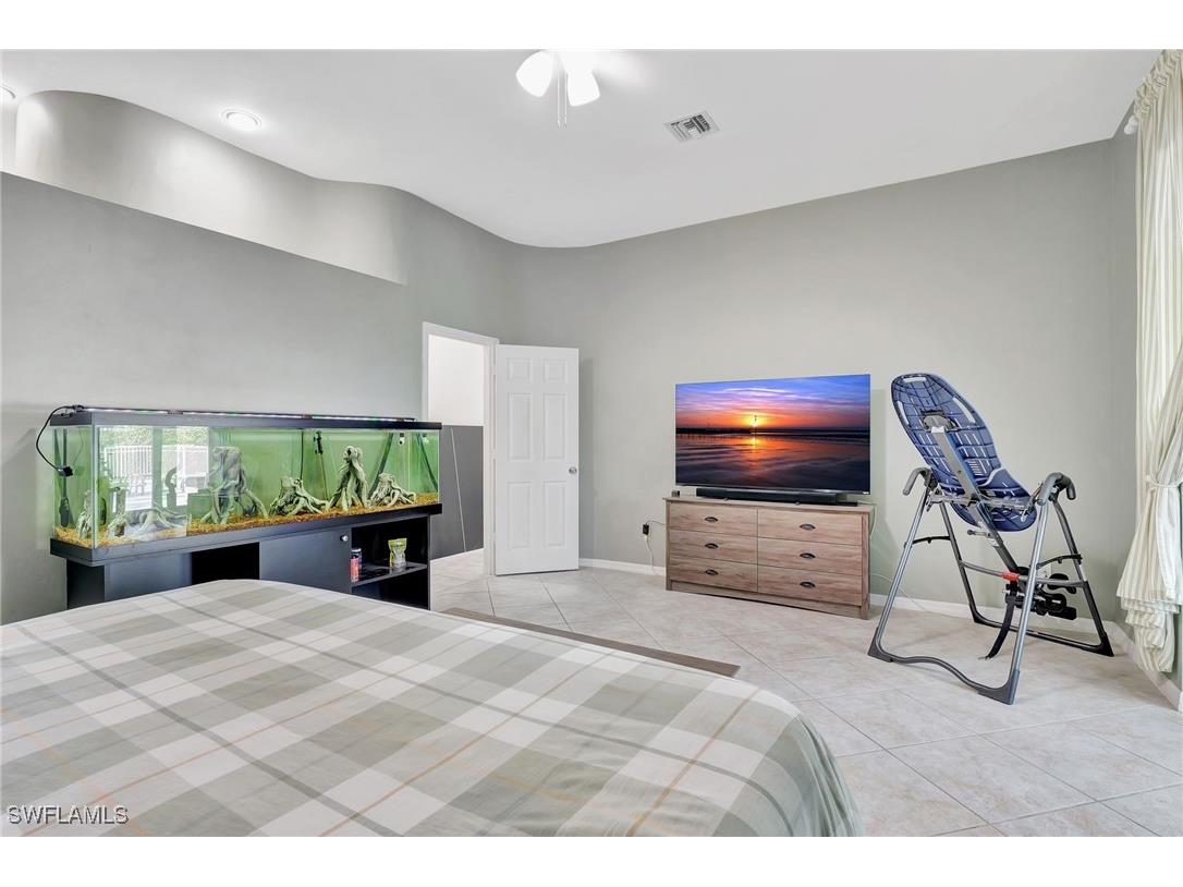 2024 Imperial Circle Naples FL 34110 225029781 image32