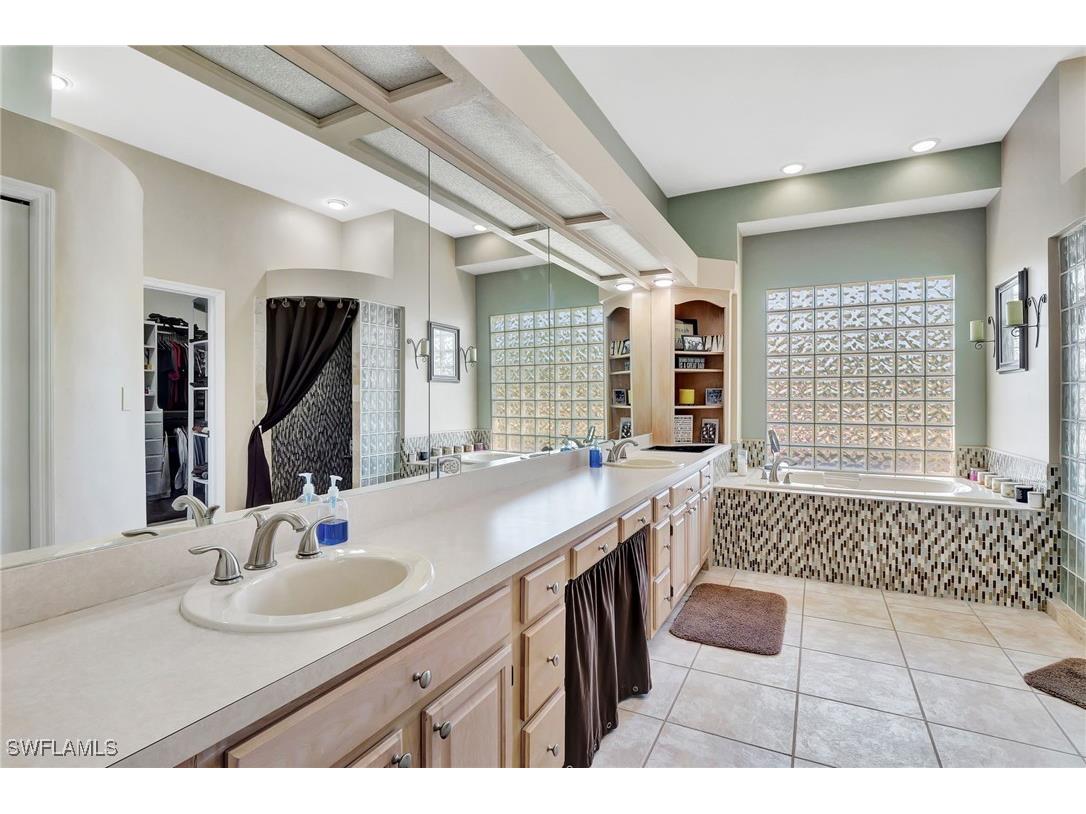 2024 Imperial Circle Naples FL 34110 225029781 image33