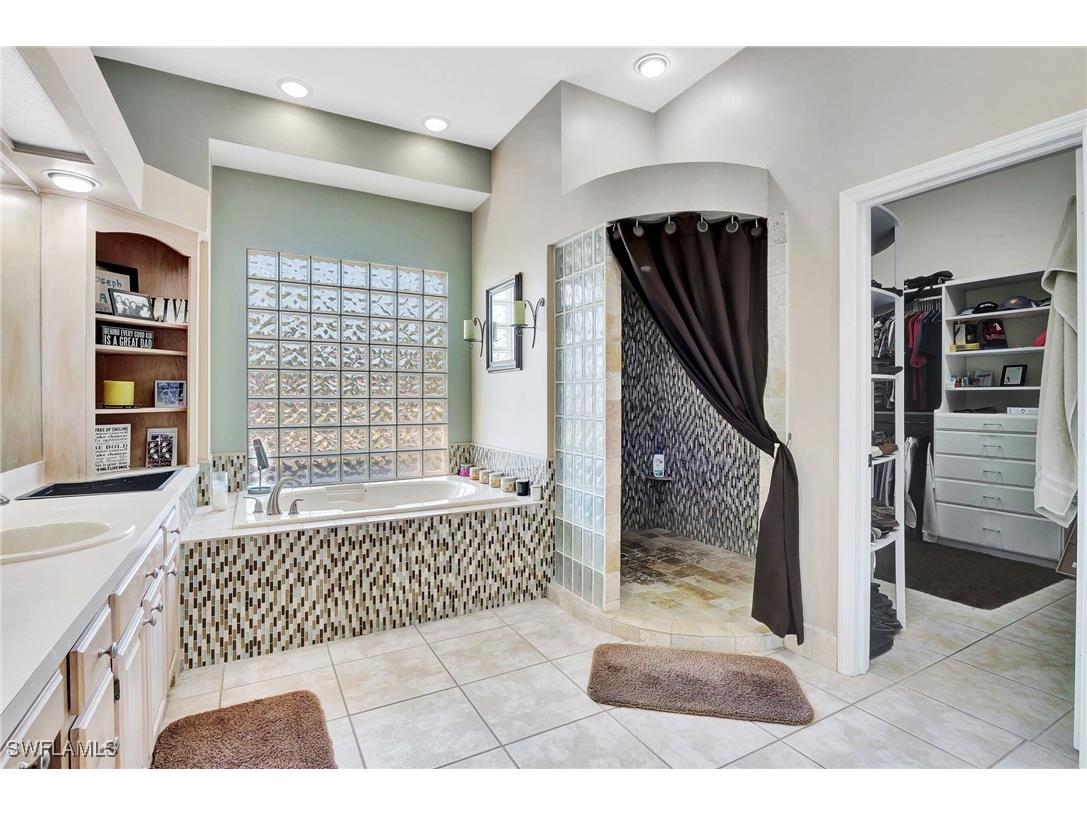 2024 Imperial Circle Naples FL 34110 225029781 image34