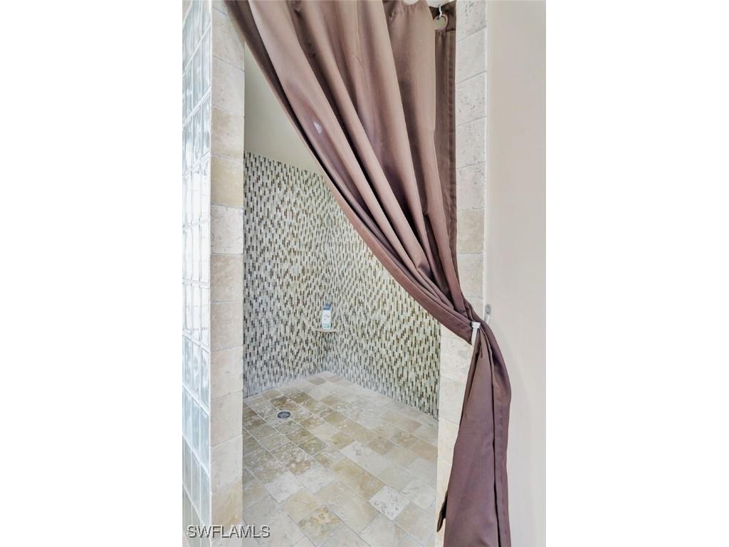 2024 Imperial Circle Naples FL 34110 225029781 image35