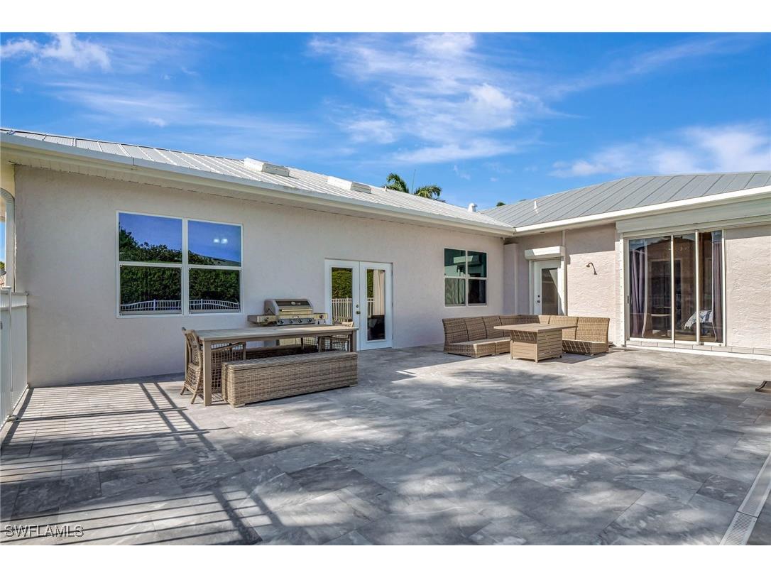 2024 Imperial Circle Naples FL 34110 225029781 image47