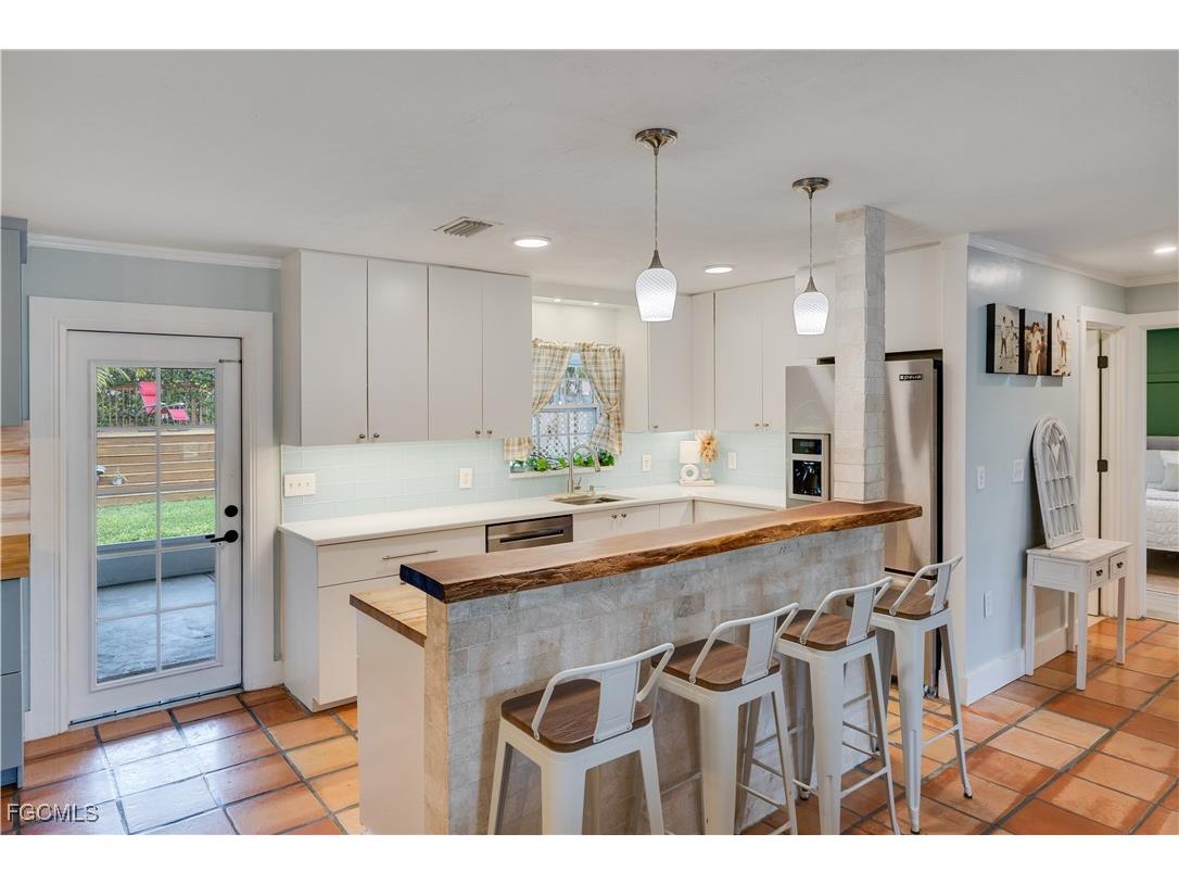 2025 NE 4th Terrace Cape Coral FL 33909 2025024810 image1