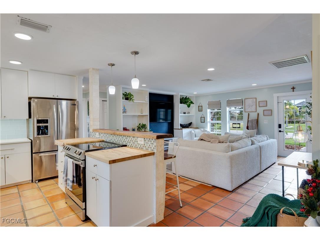 2025 NE 4th Terrace Cape Coral FL 33909 2025024810 image2