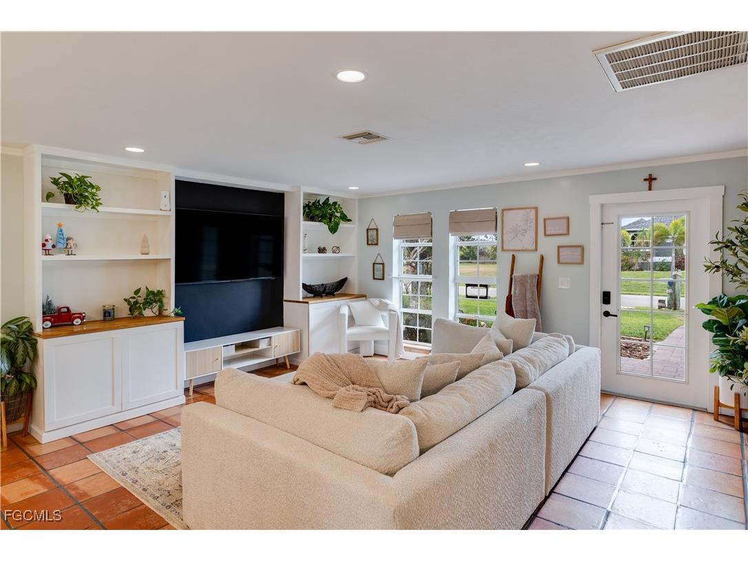 2025 NE 4th Terrace Cape Coral FL 33909 2025024810 image3