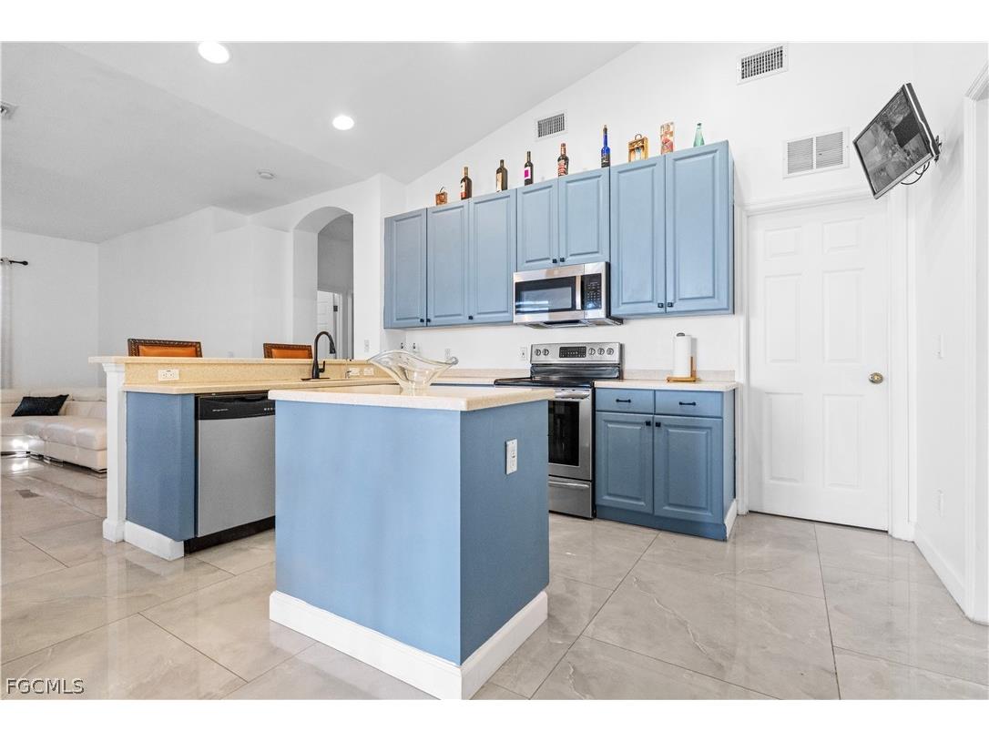 2025 NW 7th Terrace Cape Coral FL 33993 2026007872 image8