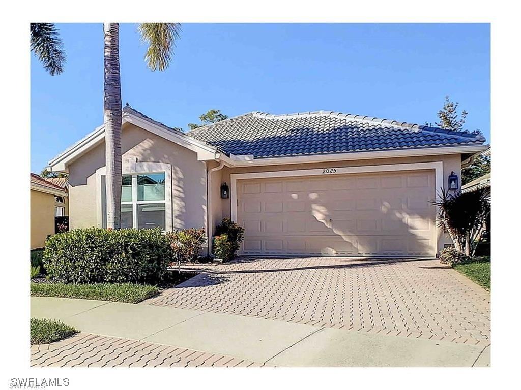 2025 Painted Palm Drive Naples FL 34119 223027223 image1