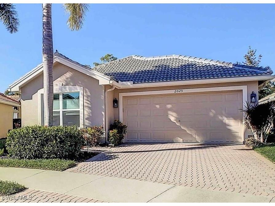 2025 Painted Palm Drive Naples FL 34119 225079103 image1