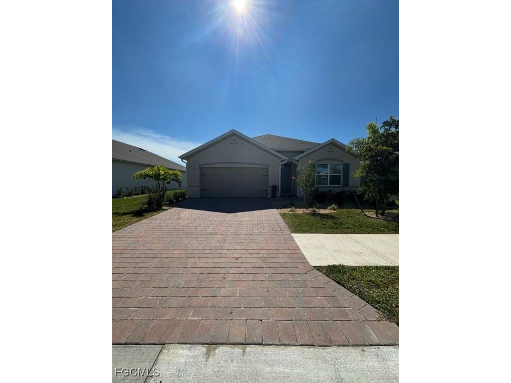 20261 Camino Torcido Loop North Fort Myers FL 33917 2025018216 image1